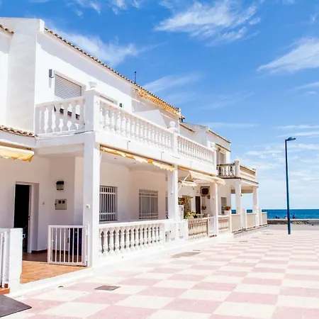 Tot Un Mon-beachfront House *