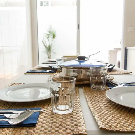 Tot Un Mon-beachfront House Holiday home *